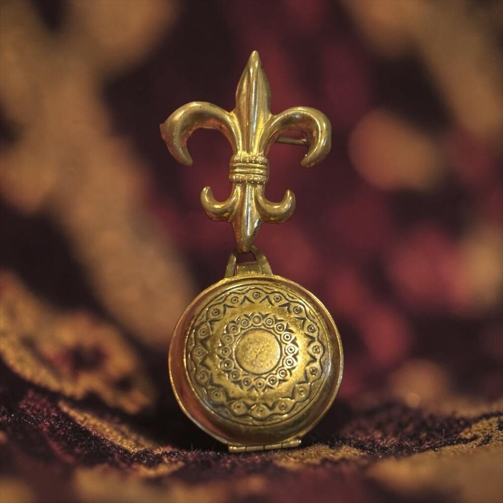 Antique Fleur de Lis Brooch Photo Locket C Clasp Secret Portrait Mourning